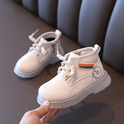 Детски боти с връзки и бродерия подходящи за момичета