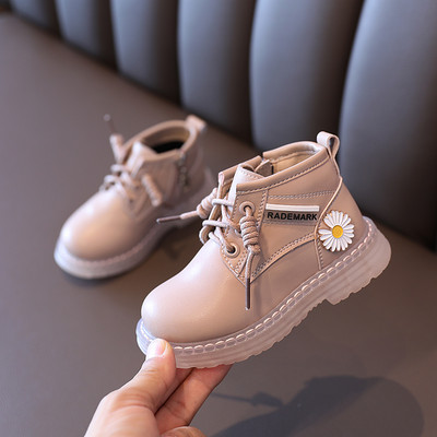 Детски боти с връзки и бродерия подходящи за момичета