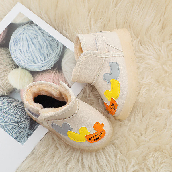 Детски боти с мека подплата и лепенки за момичета