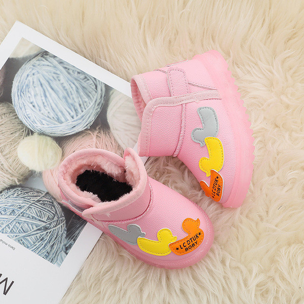 Детски боти с мека подплата и лепенки за момичета