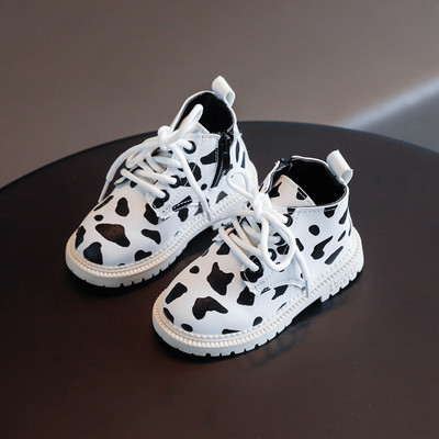 Детски боти с животински десен и връзки