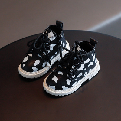 Детски боти с животински десен и връзки