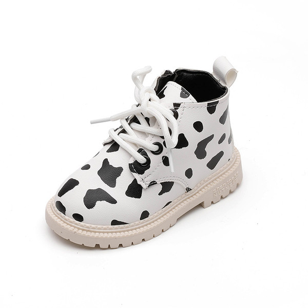 Детски боти с животински десен и връзки