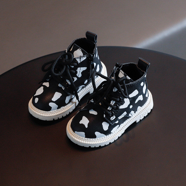 Детски боти с животински десен и връзки