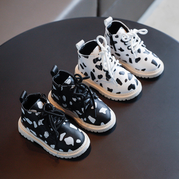 Детски боти с животински десен и връзки