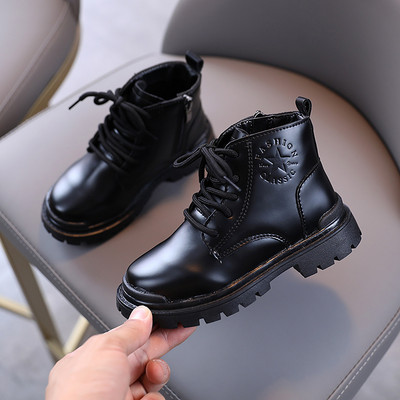 Детски боти с връзки и равна подметка в черен цвят