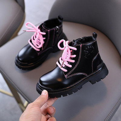 Детски боти с връзки и равна подметка в черен цвят