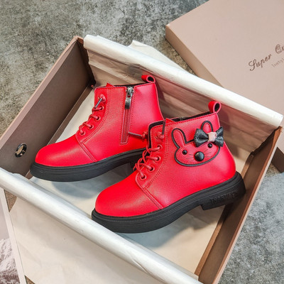 Актуални детски боти с връзки и 3D елементи за момичета