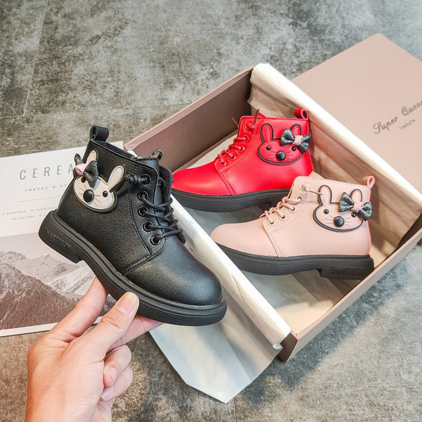 Актуални детски боти с връзки и 3D елементи за момичета