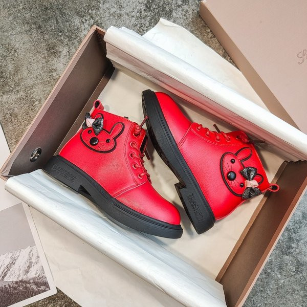 Актуални детски боти с връзки и 3D елементи за момичета