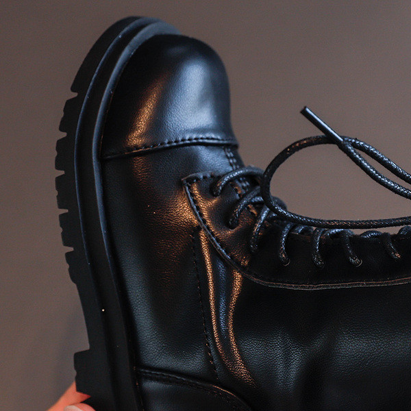 Детски ботуши от еко кожа с връзки подходящи за момичета