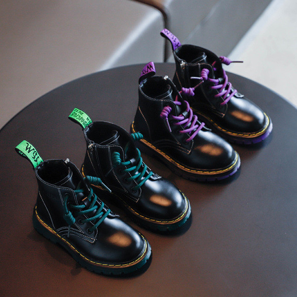 Модерни кожени боти с цветни връзки за момичета