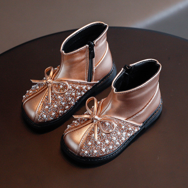 Детски боти с лъскав ефект и перли