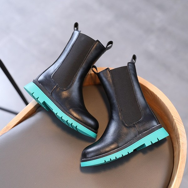 Детски ботуши в черен цвят от еко кожа 