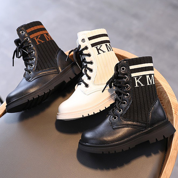 Παιδικές μπότες με κορδόνια και επίπεδη σόλα κατάλληλη για κορίτσια