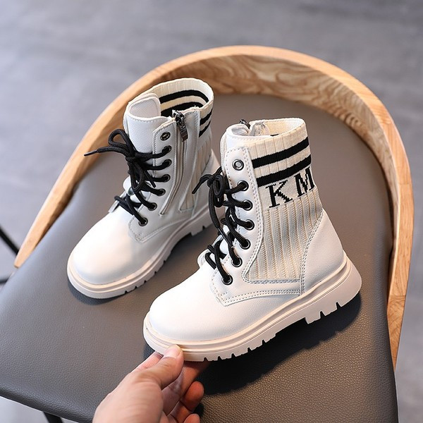 Παιδικές μπότες με κορδόνια και επίπεδη σόλα κατάλληλη για κορίτσια