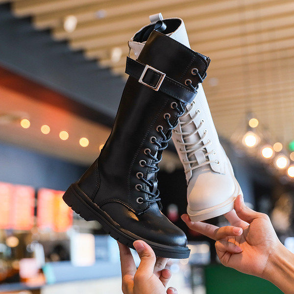 Παιδικές μπότες για κορίτσια με κορδόνια σε μαύρο χρώμα