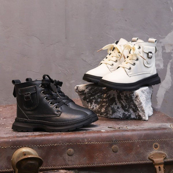 Παιδικές μπότες από οικολογικό δέρμα με κορδόνια κατάλληλα για κορίτσια