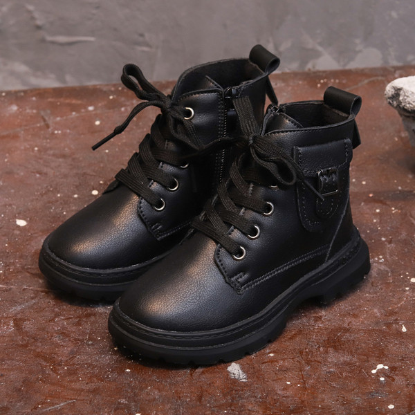 Παιδικές μπότες από οικολογικό δέρμα με κορδόνια κατάλληλα για κορίτσια