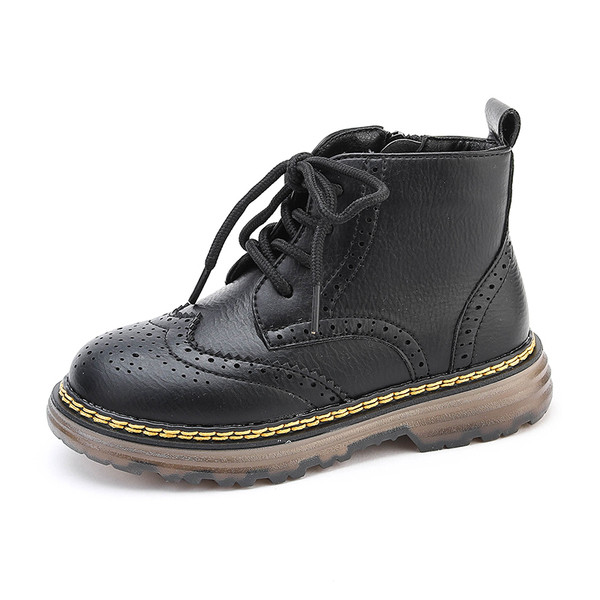 Παιδικές μπότες με επίπεδη σόλα και κορδόνια