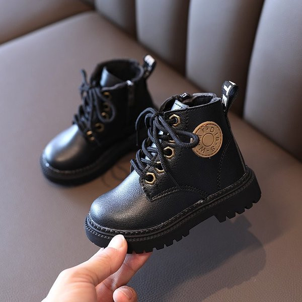 Παιδικές έκο δερμάτινες μπότες με έμβλημα και κορδόνια