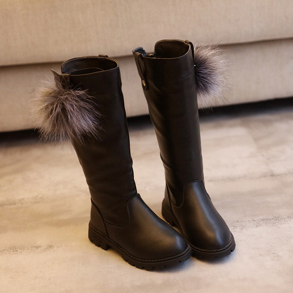 Μοντέρνες παιδικές μπότες από οικολογικό δέρμα και κάτω σε διάφορα μοντέλα