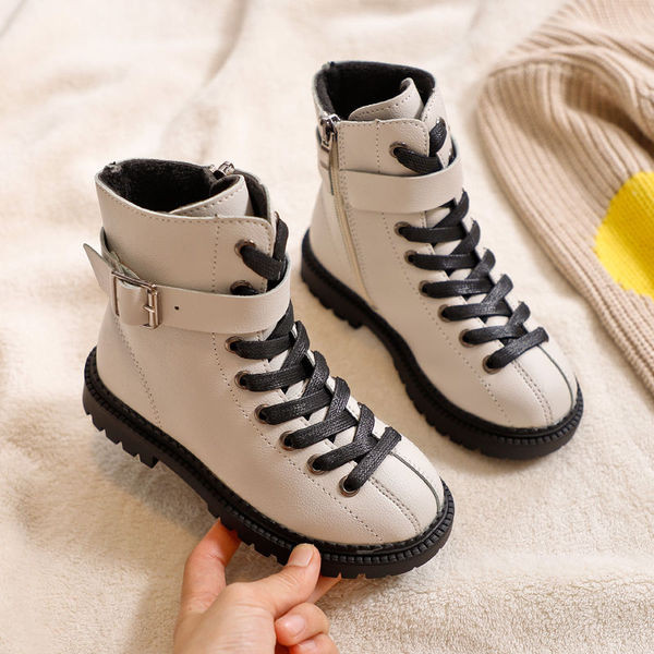 Μοντέρνες μπότες από οικολογικό δέρμα με κορδόνια και αγκράφα - δύο μοντέλα