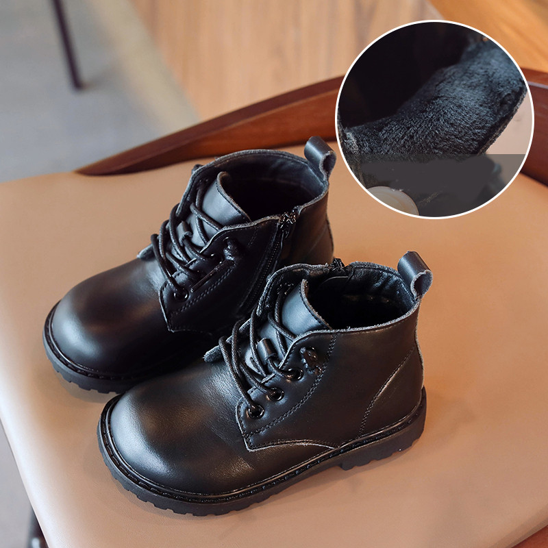 Παιδικές μπότες σε μαύρο χρώμα και κορδόνια - με μαλακή επένδυση ή χωρίς