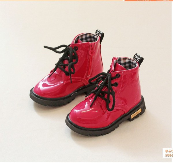 Μοντέρνα παιδικές μπότες για κορίτσια με κορδόνια