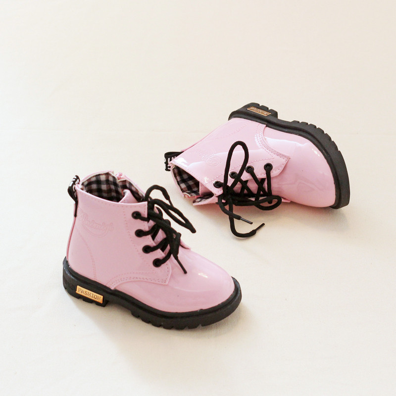 Μοντέρνα παιδικές μπότες για κορίτσια με κορδόνια