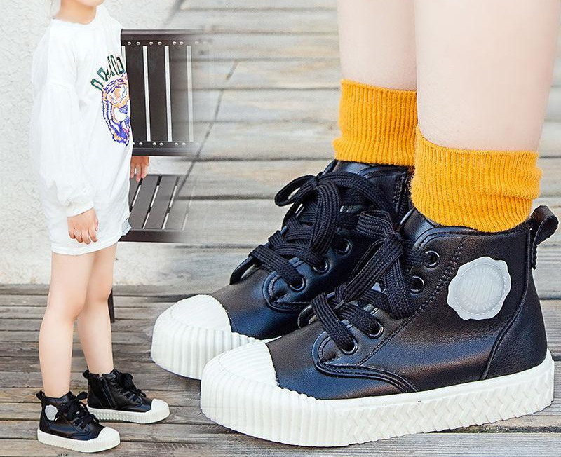 Παιδικές μπότες από οικολογικό δέρμα με δαντέλα κλασικό μοντέλο