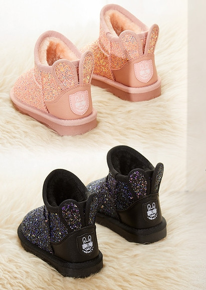 Παιδικές μπότες casual με τρισδιάστατο στοιχείο και γυαλιστερό εφέ