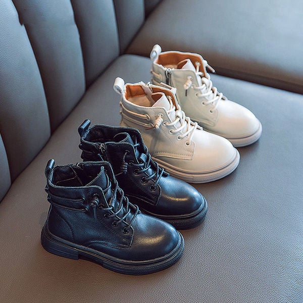 Μοντέρνες παιδικές μπότες για κορίτσια με κορδόνια