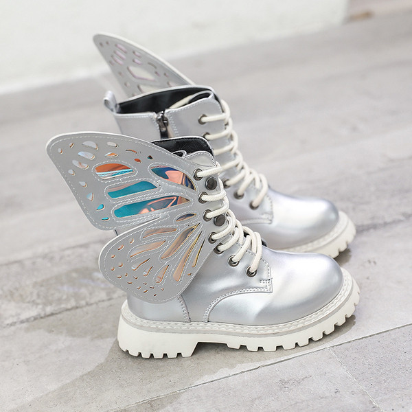 Μοντέρνες παιδικές μπότες για κορίτσια με τρισδιάστατο στοιχείο