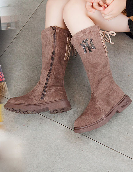 Μοντέρνες παιδικές μπότες για κορίτσια - δύο μοντέλα