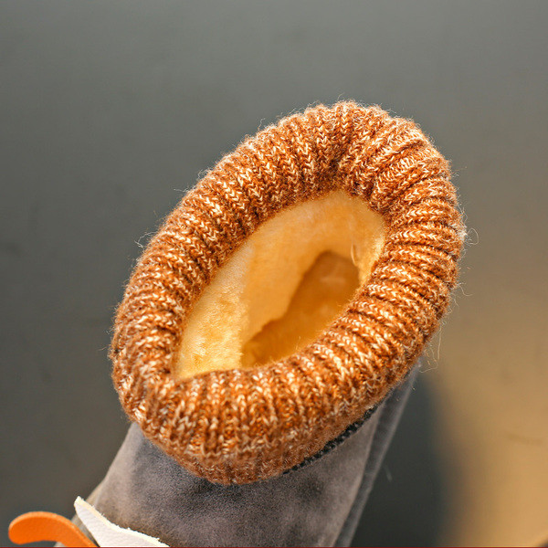 Χειμερινές παιδικές μπότες με τρισδιάστατο στοιχείο και επίπεδη σόλα