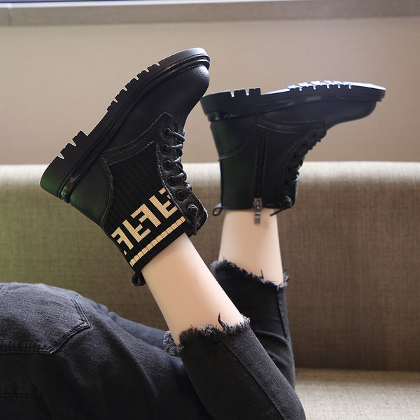 Παιδικές μπότες για κορίτσια με κορδόνια και σόλα