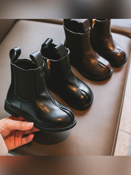 Παιδικές μπότες από οικολογικό δέρμα με επίπεδη σόλα - για κορίτσια