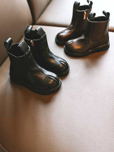 Παιδικές μπότες από οικολογικό δέρμα με επίπεδη σόλα - για κορίτσια