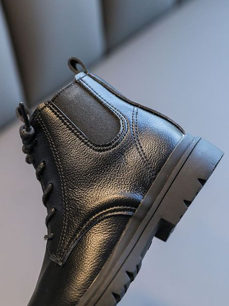 Παιδικές έκο  δερμάτινες μπότες με επίπεδη σόλα και κορδόνια