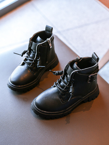 Παιδικές μπότες από οικολογικό δέρμα με τραχιά σόλα και κορδόνια