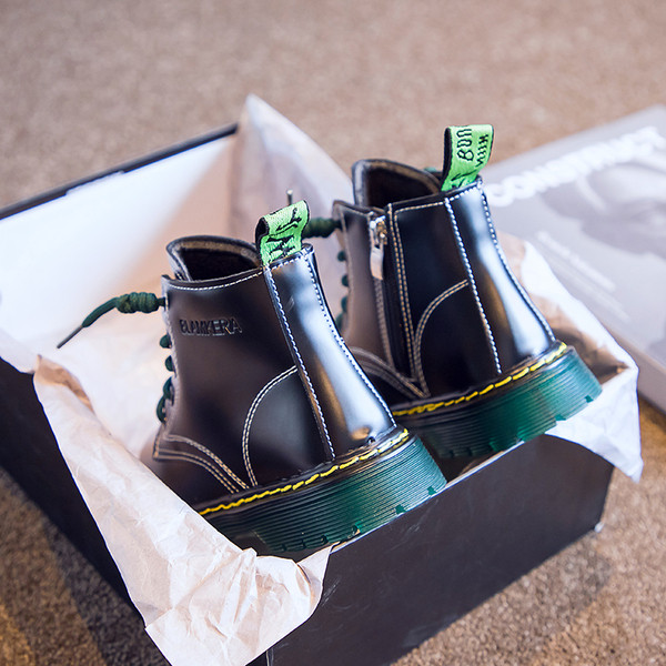 Παιδικές μπότες casual από οικολογικό δέρμα με χρωματιστά κορδόνια