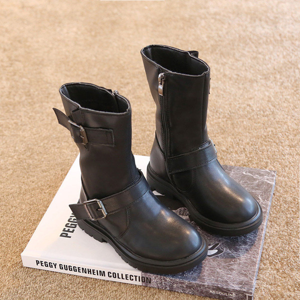 Νέο μοντέλο φθινοπωρινές μπότες με φερμουάρ και αγκράφες