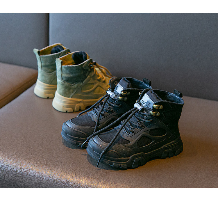 Παιδικές χειμερινές μπότες με επίπεδη σόλα και κορδόνια