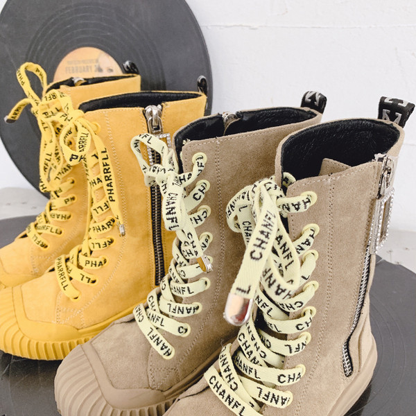 Παιδικές μπότες με φερμουάρ και χρωματιστά κορδόνια για κορίτσια