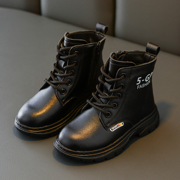 Sportske i svakodnevne dječje čizme za djevojčice s vezicama