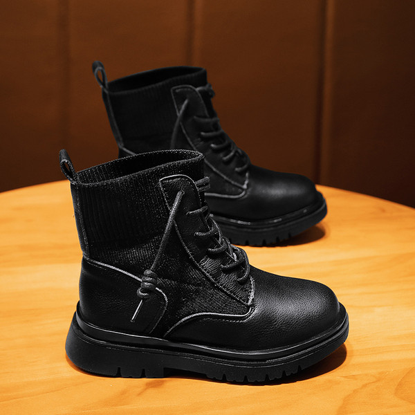 Παιδικές μπότες με κορδόνια για κορίτσια - μαύρο χρώμα