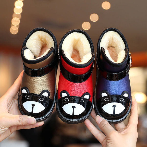 Naujas vaikiškų batų modelis su minkštu pamušalu ir 3D elementu