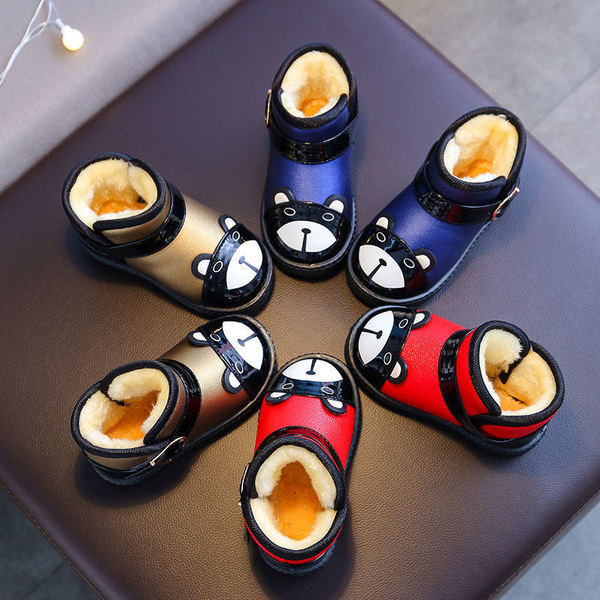 Naujas vaikiškų batų modelis su minkštu pamušalu ir 3D elementu