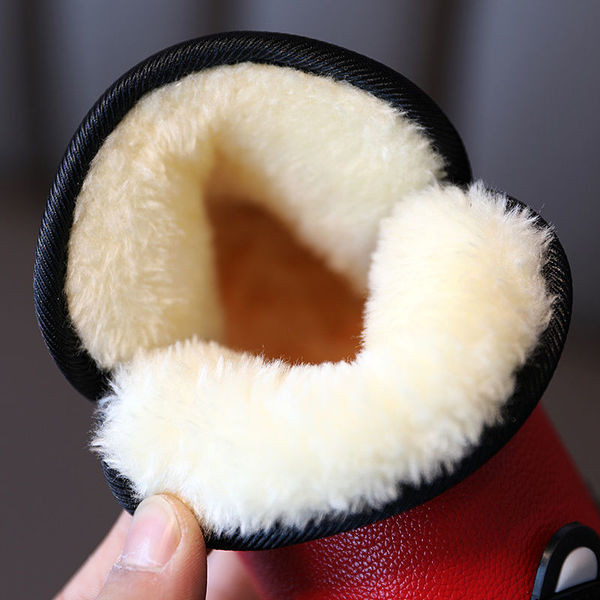 Naujas vaikiškų batų modelis su minkštu pamušalu ir 3D elementu